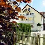 Alte Linde & Restaurant Hotel 3*