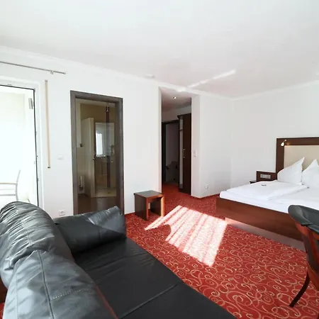 Alte Linde & Restaurant فندق 3*