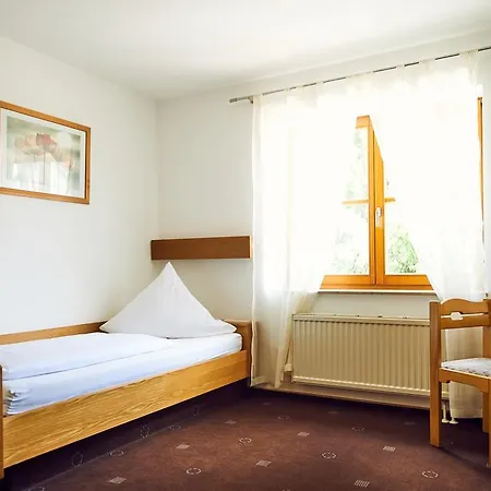 Alte Linde & Restaurant 3* آلين