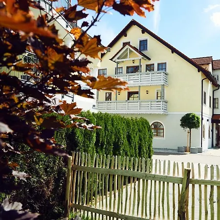 Alte Linde & Restaurant فندق 3*